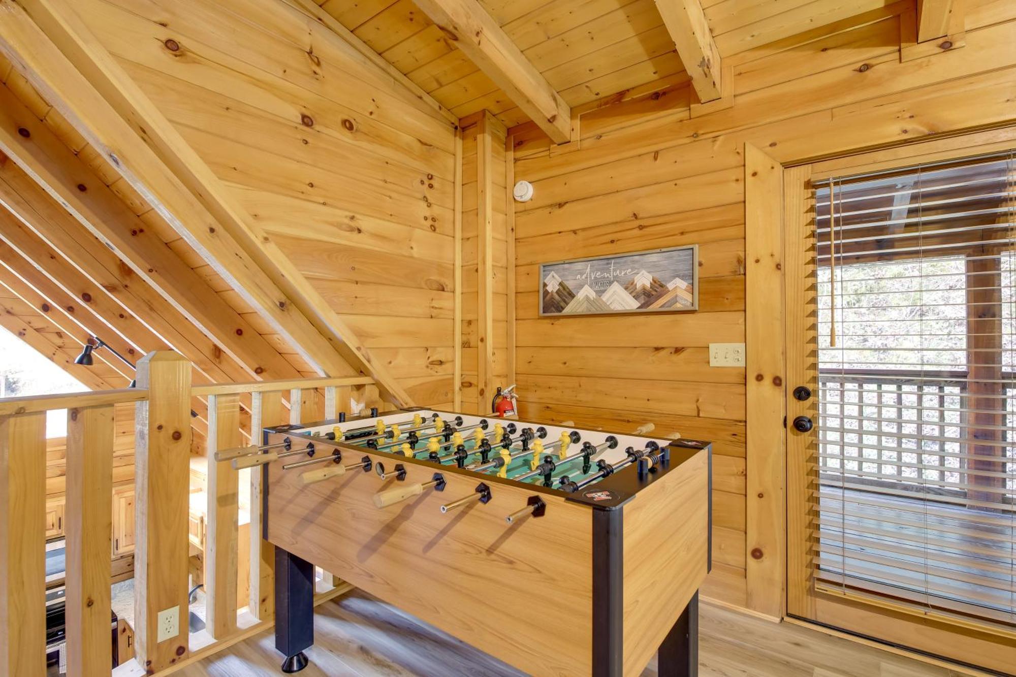 Vacation With Private Hot Tub!