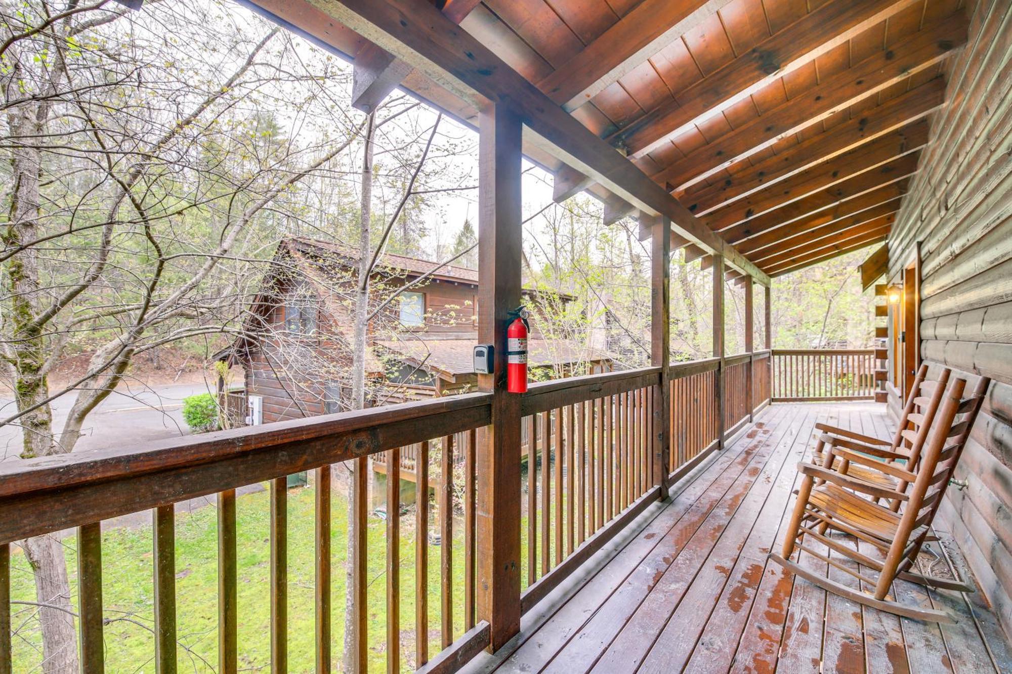 Holiday home Vacation With Private Hot Tub!