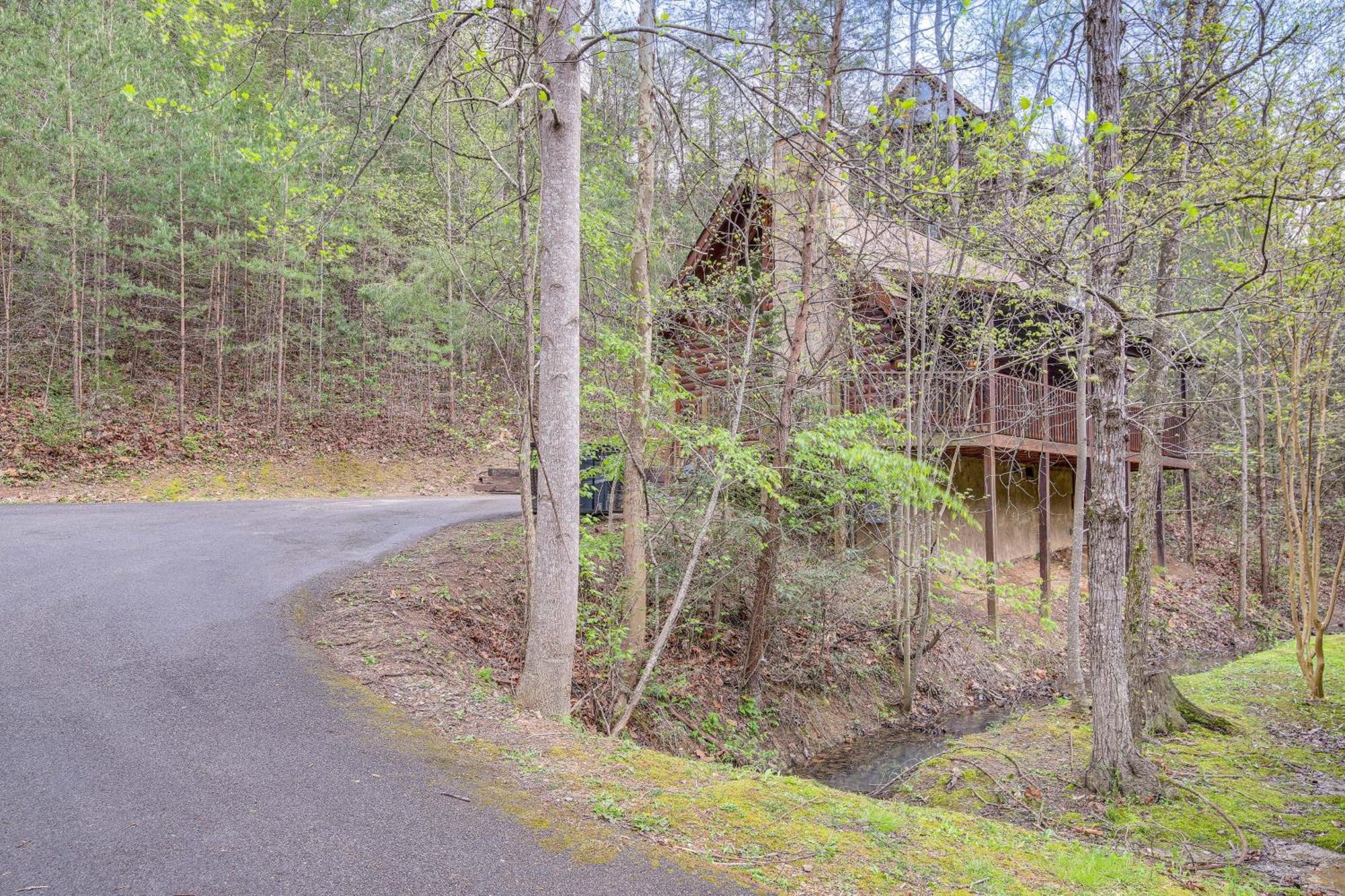 Vacation With Private Hot Tub! * Pigeon Forge